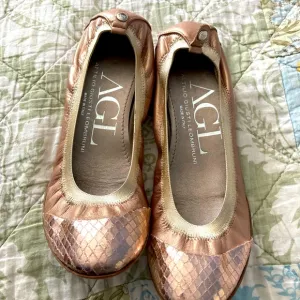 NWT AGL sz7 (37) rose 🌹 gold snakeskin toe flats