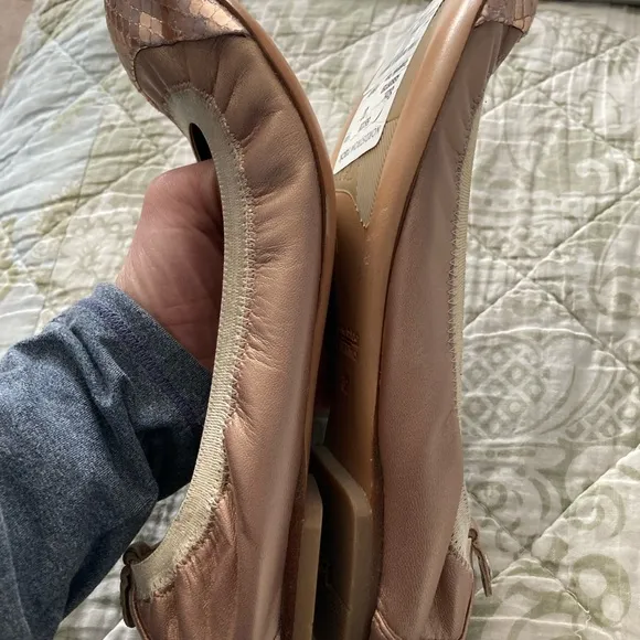 NWT AGL sz7 (37) rose 🌹 gold snakeskin toe flats