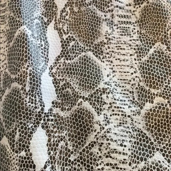 NWT Alice   Olivia Snakeskin Mini Skirt size 4