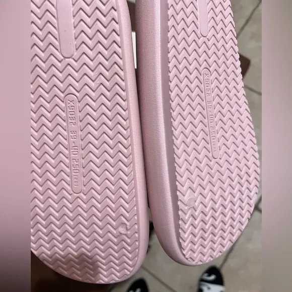 NWT Beach Slides by J/Slides S 8M Color is Fuchsia/Red Eva Squish &amp; light pink