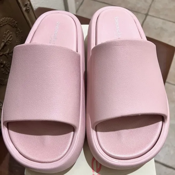 NWT Beach Slides by J/Slides S 8M Color is Fuchsia/Red Eva Squish &amp; light pink