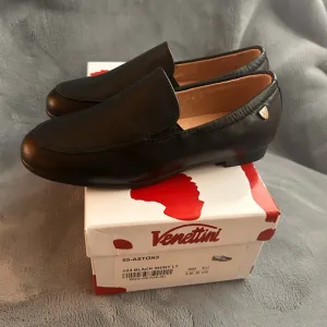 NWT Boy's Venettini Aston Leather Loafers 12.5/30