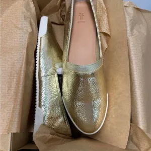 NWT - FRYE - Melanie Slip-On sneaker Gold - Mirror - Size: 9.5