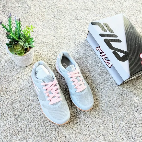 NWT Grey Fila Old School Forerunner Sneakers
