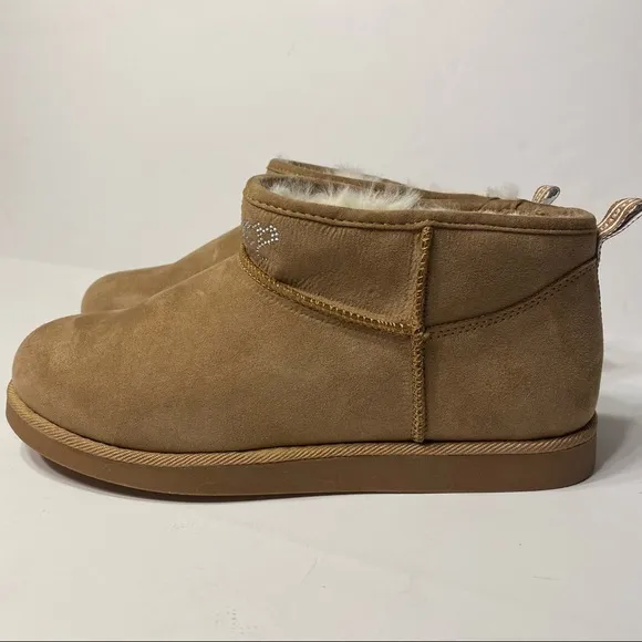 NWT Juicy Couture Womens Tan Kerri Boots Booties Winter Faux Fur White