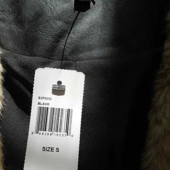 NWT-NYDJ faux fur vest