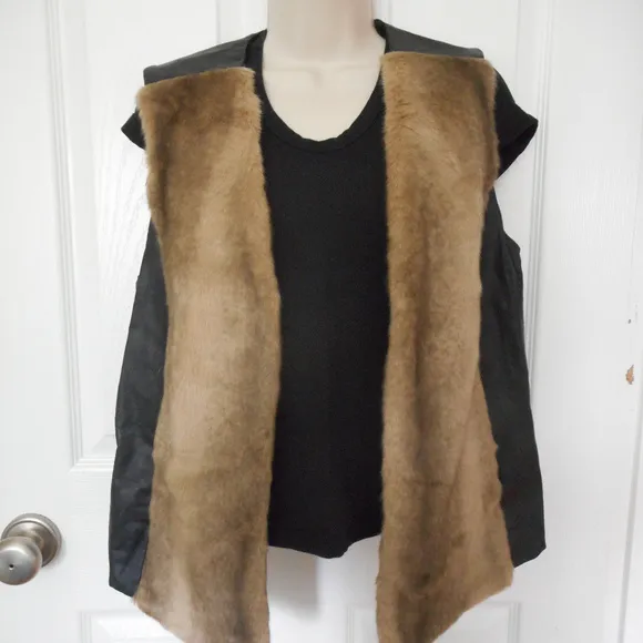 NWT-NYDJ faux fur vest