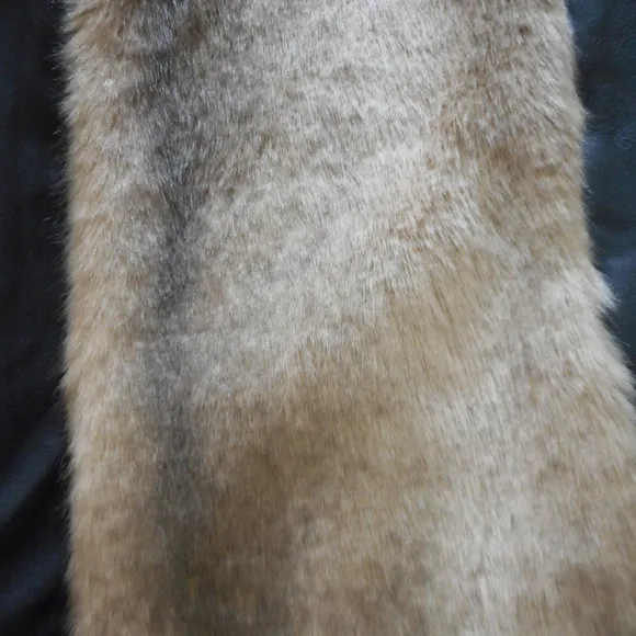 NWT-NYDJ faux fur vest