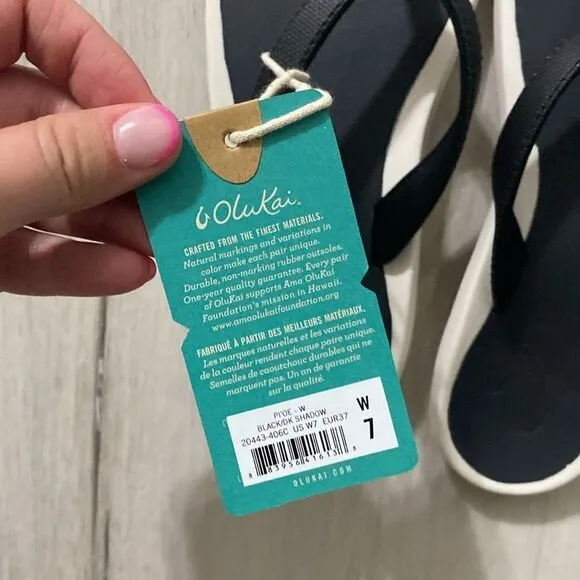 NWT- OLUKAI-Pi'oe Women's Beach Sandals- Black/DK Shadow- size 8 left