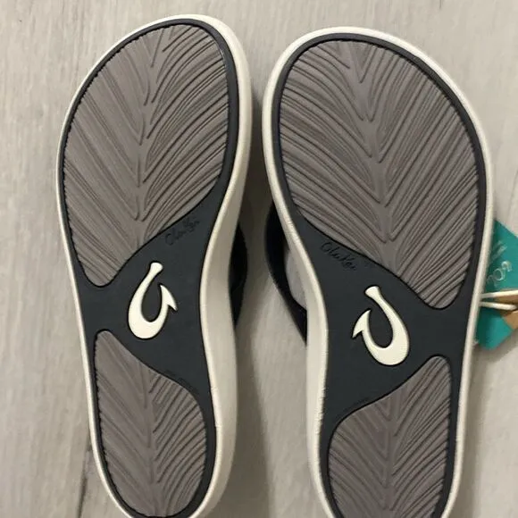 NWT- OLUKAI-Pi'oe Women's Beach Sandals- Black/DK Shadow- size 8 left