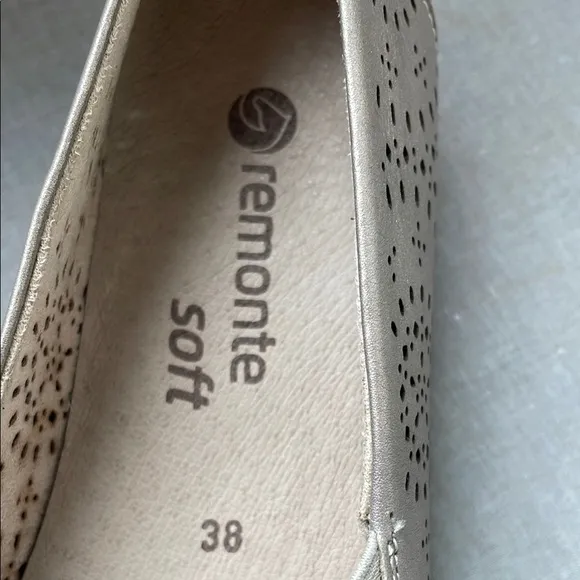 NWT Remonte Bronze Gold Laser Cut Out Leather Slip on Loafer Flats EU Size 38
