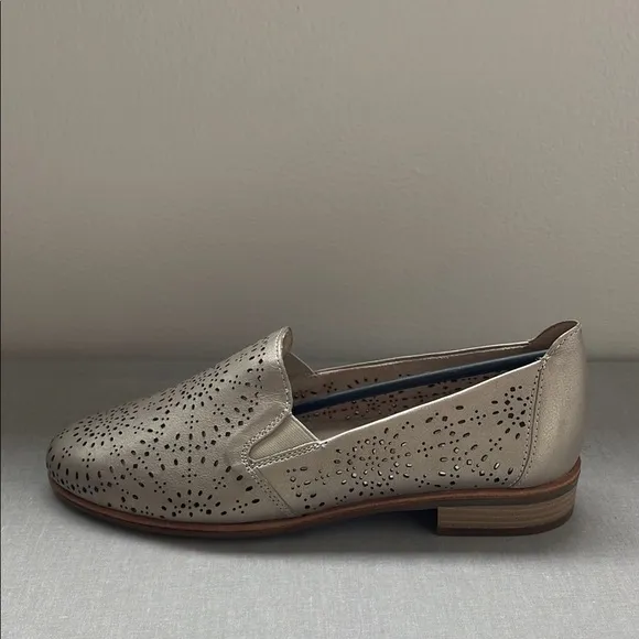 NWT Remonte Bronze Gold Laser Cut Out Leather Slip on Loafer Flats EU Size 38