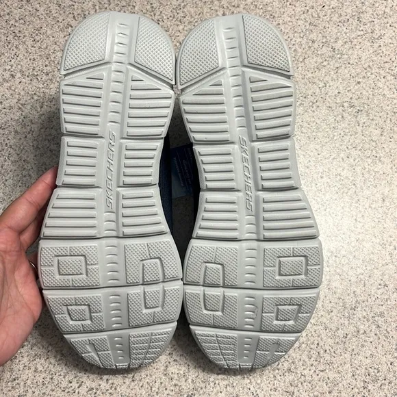 NWT Skechers Relaxed Fit sneakers Navy Blue