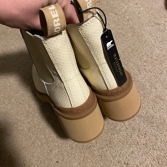 NWT Sorel Hi-Line Chelsea boots aged ceramic