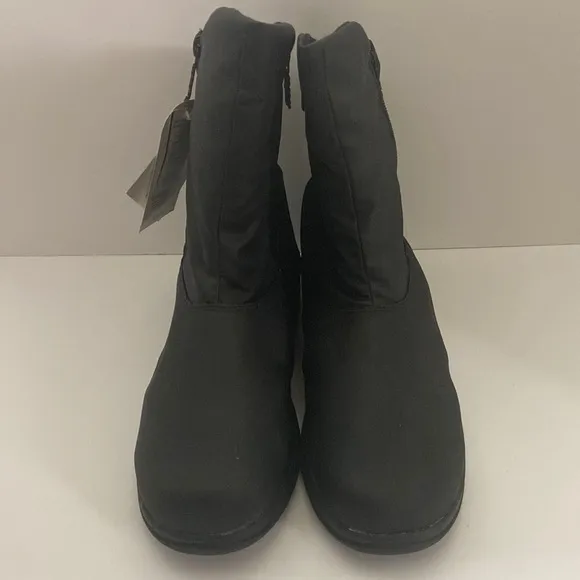 NWT Women waterproof Totes boots size 11