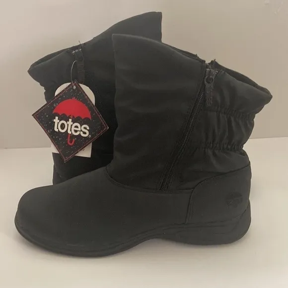 NWT Women waterproof Totes boots size 11