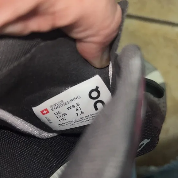 OC On running Sneakers Size 9.5