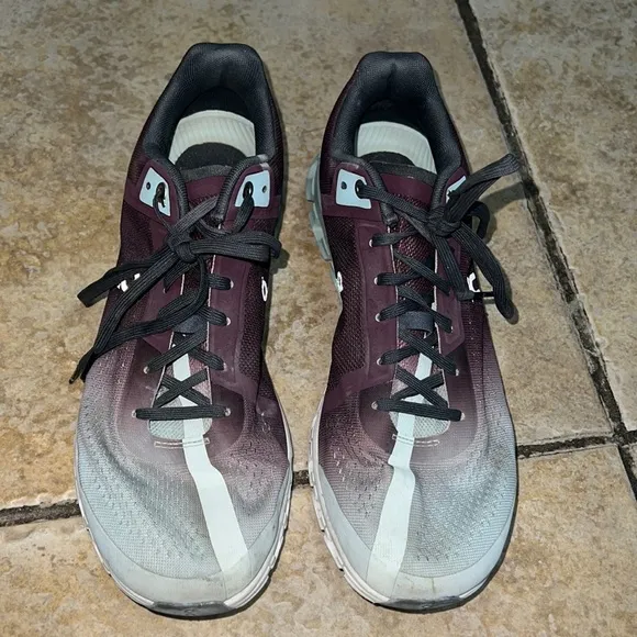 OC On running Sneakers Size 9.5