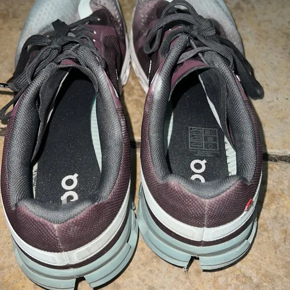OC On running Sneakers Size 9.5