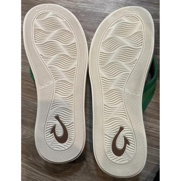 OLUKAI Leeward Men's Beach Sandals, Flip Flop Slides, GREEN BAMBOO Size 11 NEW