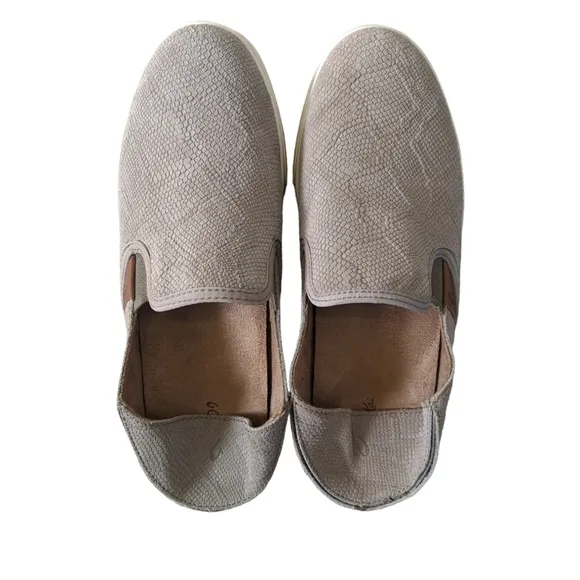 OluKai Pehuea Leather Slip On Drop In Heel Sneakers Snakeskin Tan Size 9