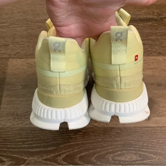 On cloud running Womens hi sneakers yellow 8