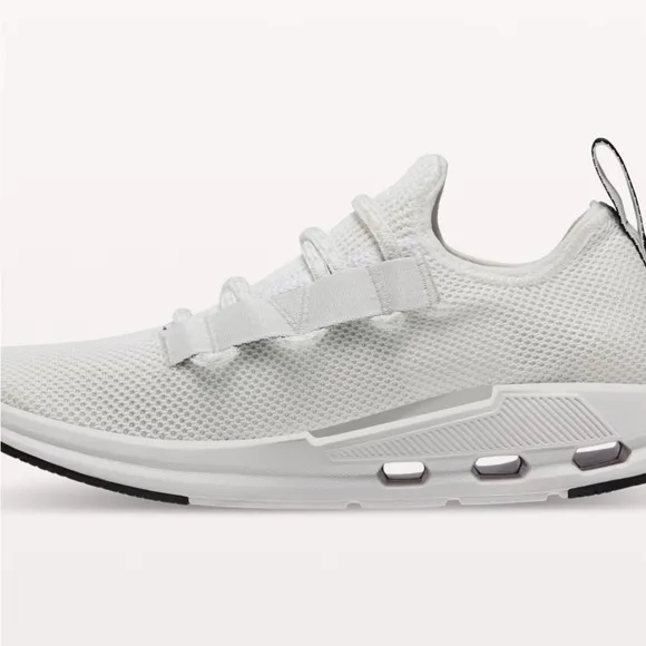 On Cloudeasy Sneaker Size: 6.5