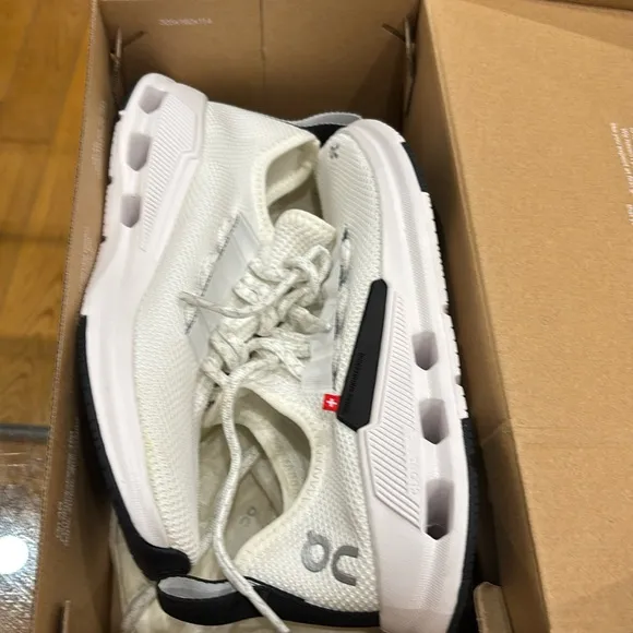 On Cloudeasy Sneaker Size: 6.5