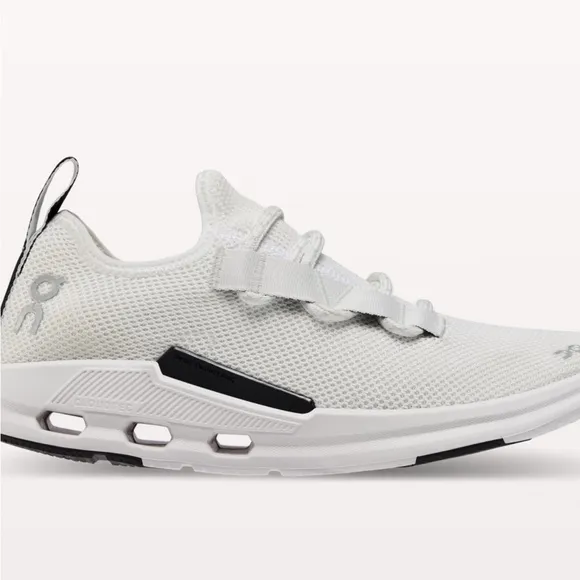 On Cloudeasy Sneaker Size: 6.5