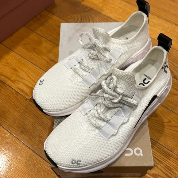 On Cloudeasy Sneaker Size: 6.5