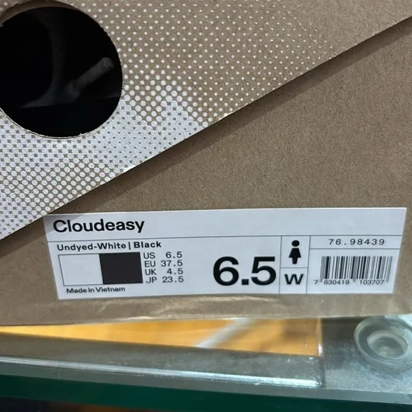 On Cloudeasy Sneaker Size: 6.5