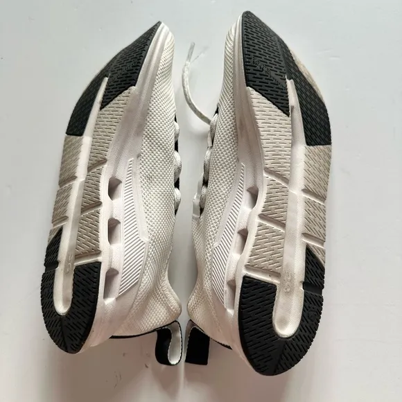 On Cloudeasy Sneakers Undyed-White &amp; Black