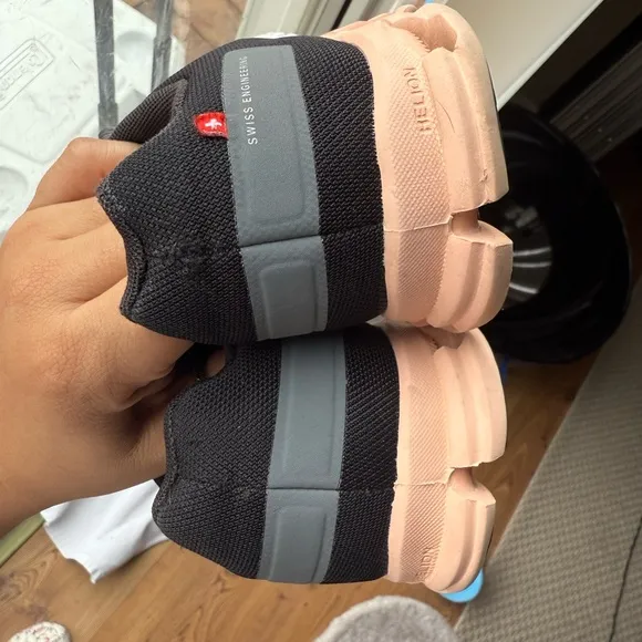 On cloudflow sneakers