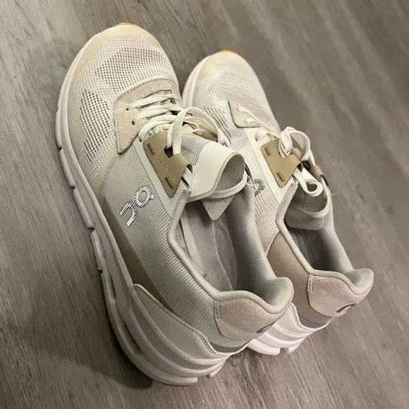 On CloudRift Sneakers