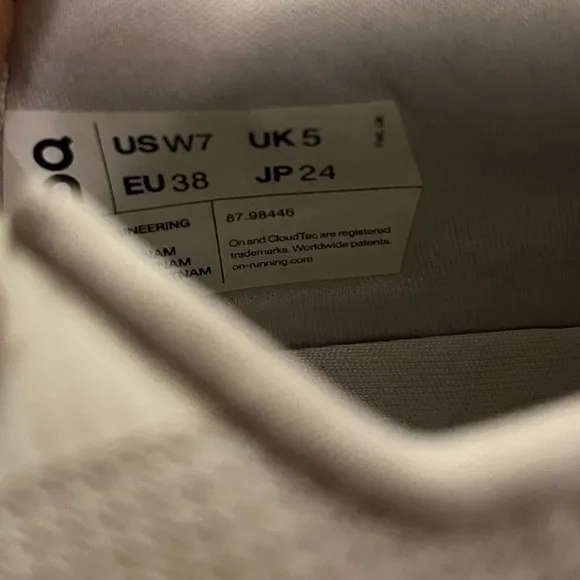 On CloudRift Sneakers