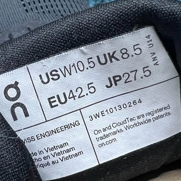 On Cloudrunner 2 Sneakers in Eclipse Black On Cloud On Running