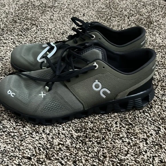 On Running Dark Green On Cloud Sneakers, NWOT