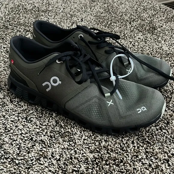 On Running Dark Green On Cloud Sneakers, NWOT