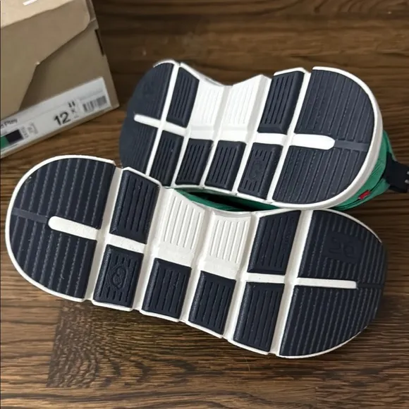 On Running Green Sneakers with Velcro Straps