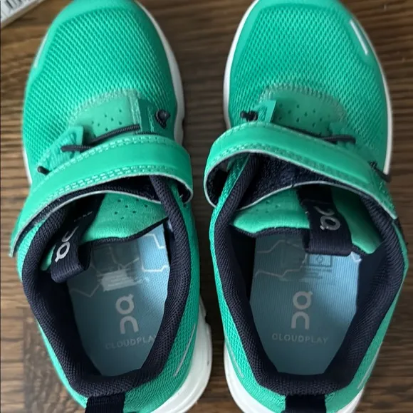 On Running Green Sneakers with Velcro Straps
