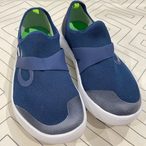Oofos Men's OOmg Low Slip-On Recovery Shoe