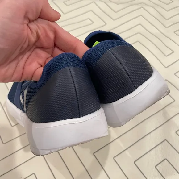Oofos Men's OOmg Low Slip-On Recovery Shoe