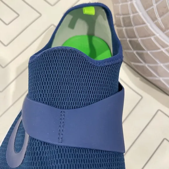 Oofos Men's OOmg Low Slip-On Recovery Shoe
