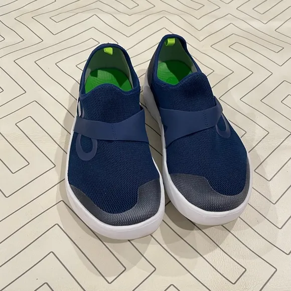 Oofos Men's OOmg Low Slip-On Recovery Shoe