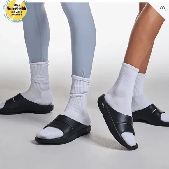 OOFOS OOahh Slip on Recovery Slides- W9 M7