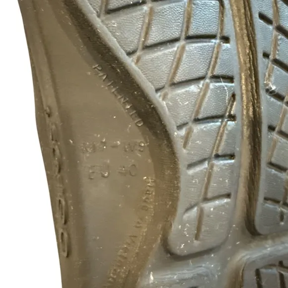 OOFOS OOahh Slip on Recovery Slides- W9 M7