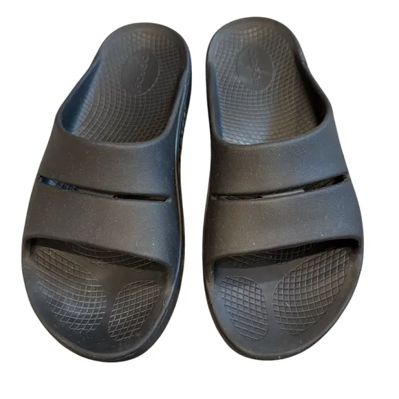 OOFOS OOahh Slip on Recovery Slides- W9 M7