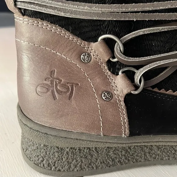 OTBT Leather black/taupe, faux fur lined cold weather boot