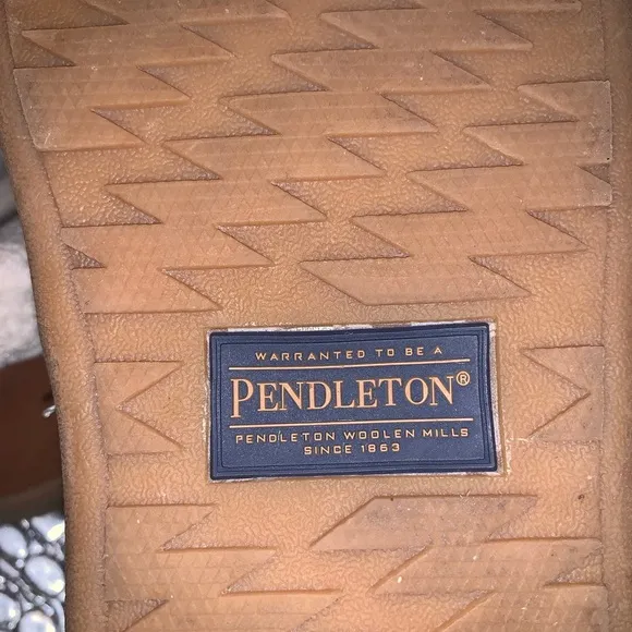 Pendleton cabin food caramel cafe slippers/loafers size 9