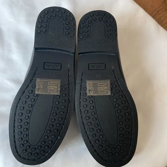 PLINER JRS BLACK LEATHER LOAFERS.  METAL/LEATHER BUCKLE DETAILS.  NEW IN…